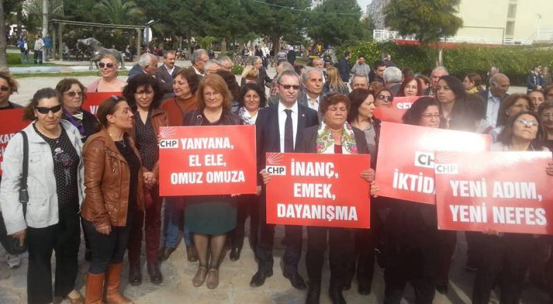 ''YAN YANA El ELE OMUZ OMUZA''