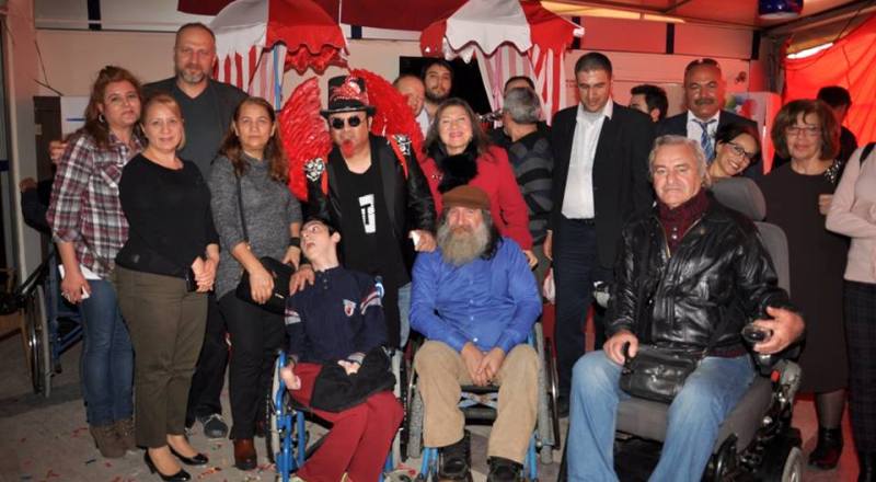 'Eros kanatlı Mikrop', iyilik saçmaya devam ediyor