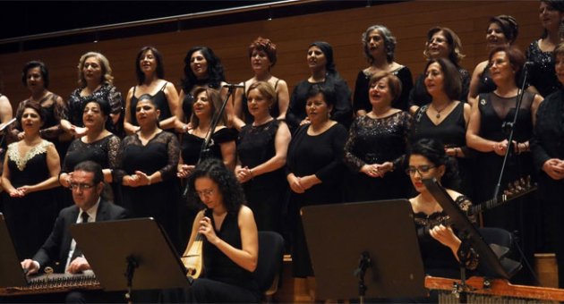 'Notalar Şiddete Karşı' sahnede