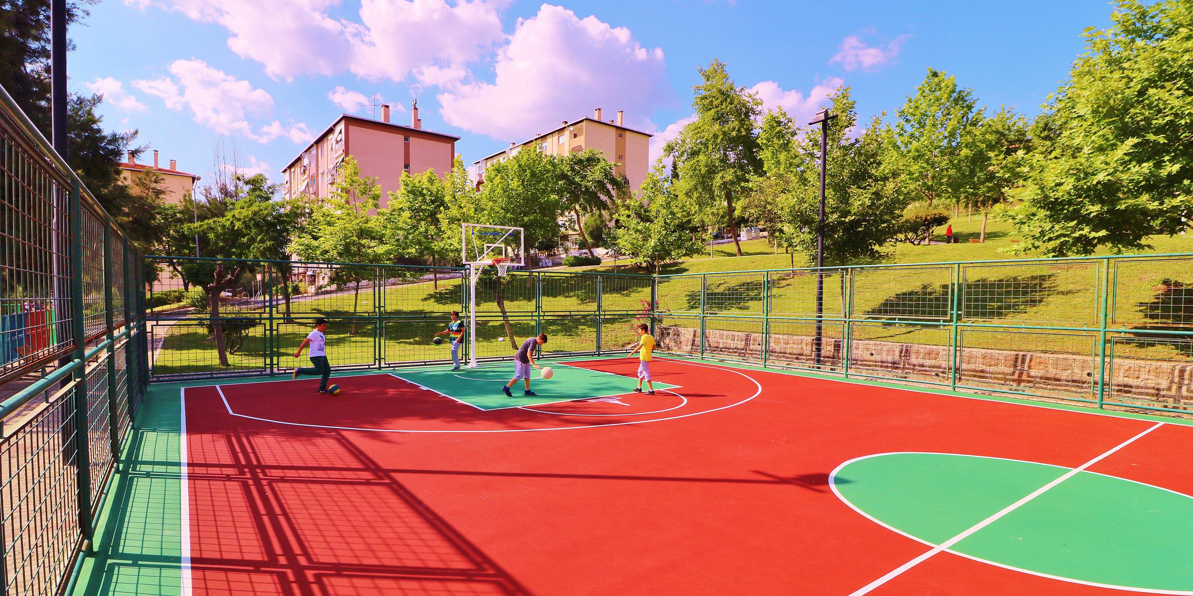 7 ilçede 37 spor sahası yenilendi