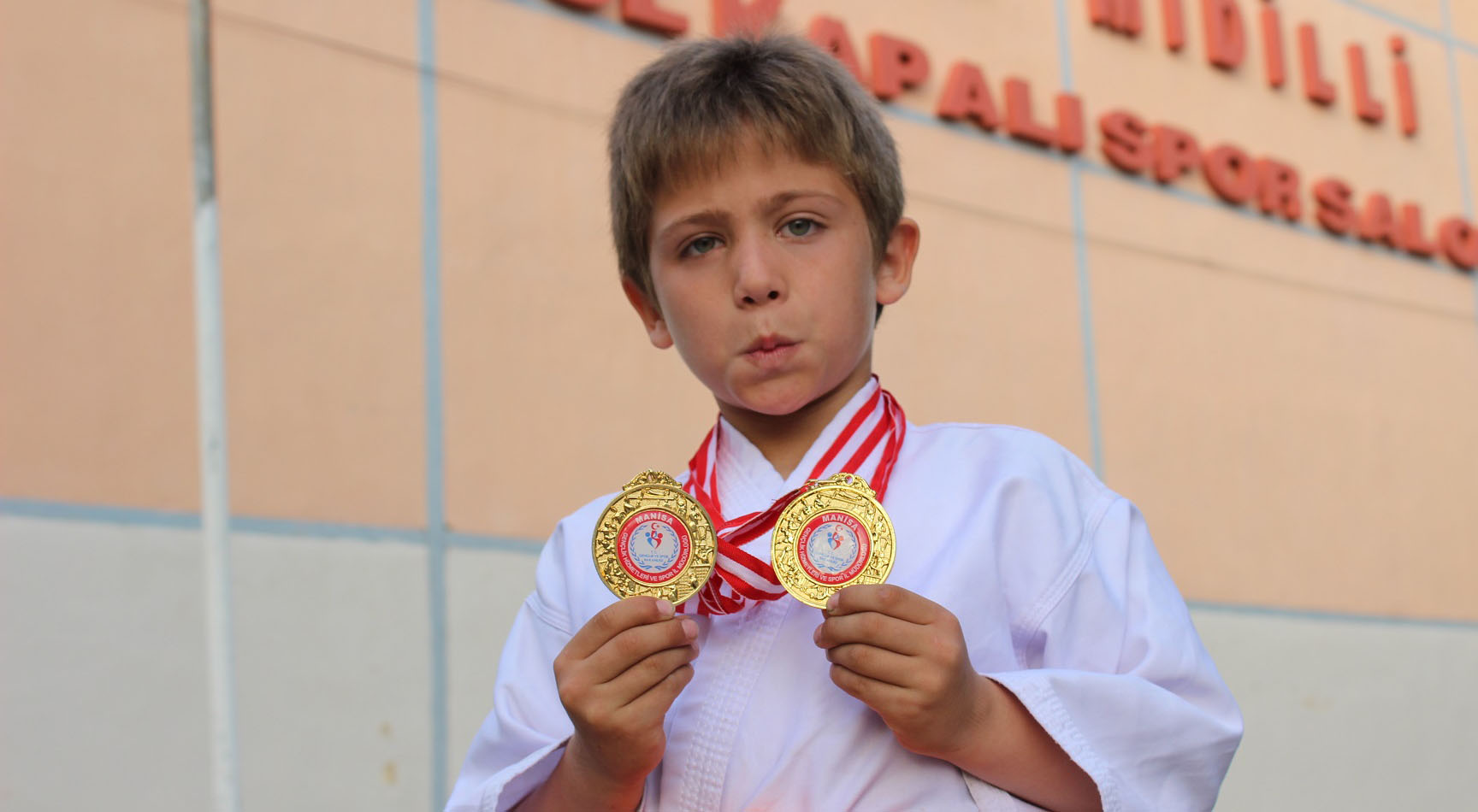 7 YAŞINDA 2 ALTIN MADALYA SAHİBİ OLDU