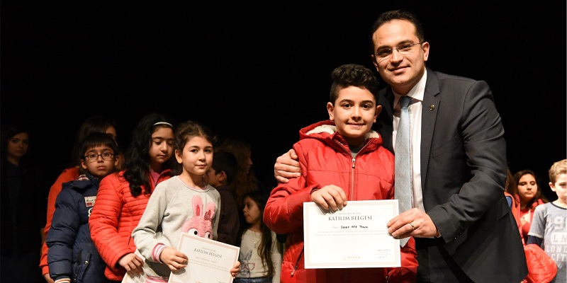 800 öğrenci ingilizce kursu katılım belgesi aldı