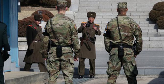 ABD ve Kuzey Kore Askerleri Karşı Karşıya