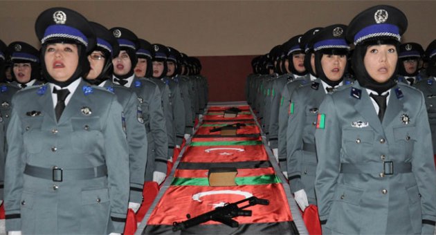 Afgan kadın polisler mezun oldu