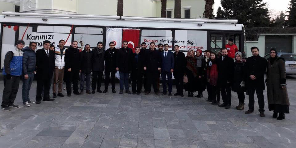 Ak Genç Bornova'dan Bir Kan Üç Can Etkinliği