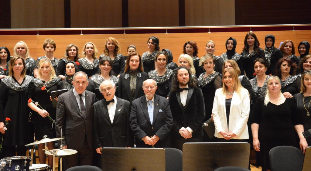 AK Kadınlardan muhteşem Kadınlar Günü konseri