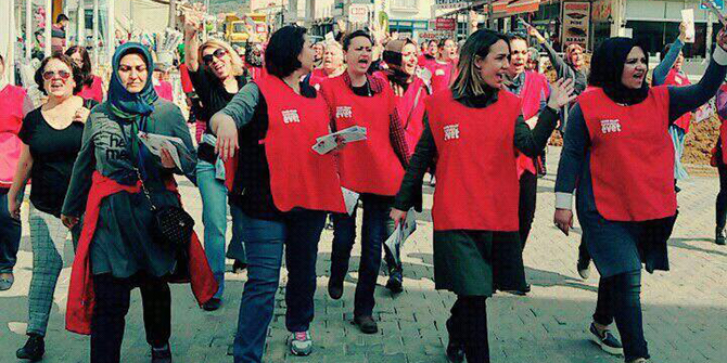 AK Kadınlar Evet İçin Yollara Düştü