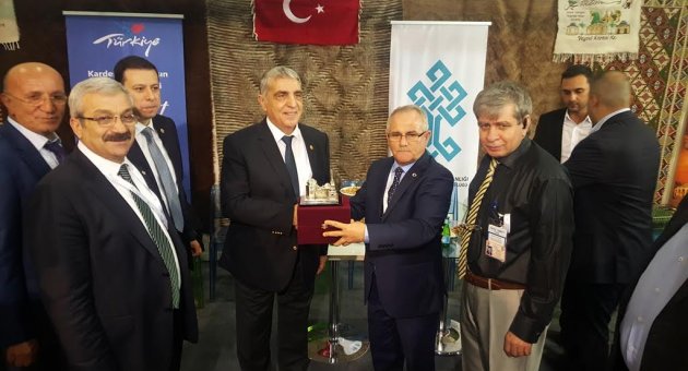 AK Parti İzmir Milletvekillerinden fuar çıkarması