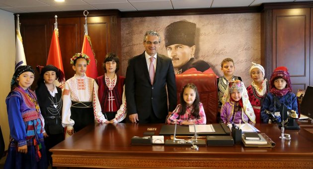 Akpınar makamını ‘Dünya Çocuklarıyla’ paylaştı