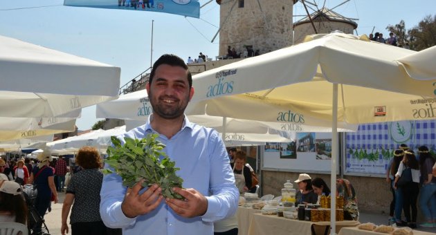 Alaçatı'nın otlarını Dünya tadacak