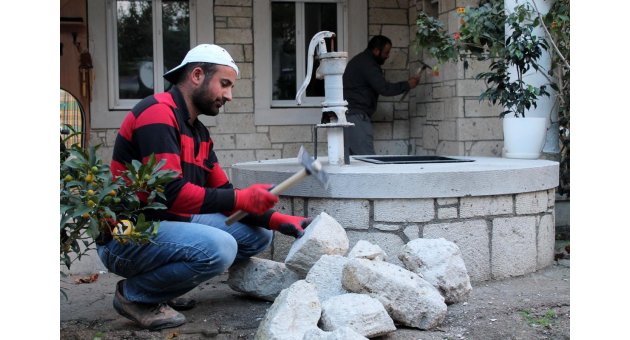 Alaçatı’da taş ustalığı ayrı bir iş dalı haline geldi