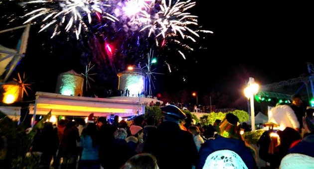 ALAÇATI YILBAŞI SOKAK PARTİLERİYLE 2016 ‘YA DAMGASINI VURDU