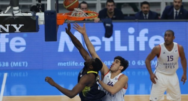 Anadolu Efes: 93-84 Fenerbahçe