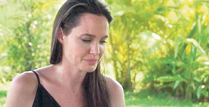 Angelina Jolie'nin Ayrılık Gözyaşları!