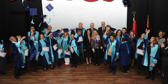 Anne ve babalar kep attı