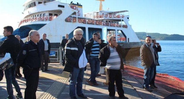 Arabalı vapur iskeleye çarptı: 13 yaralı