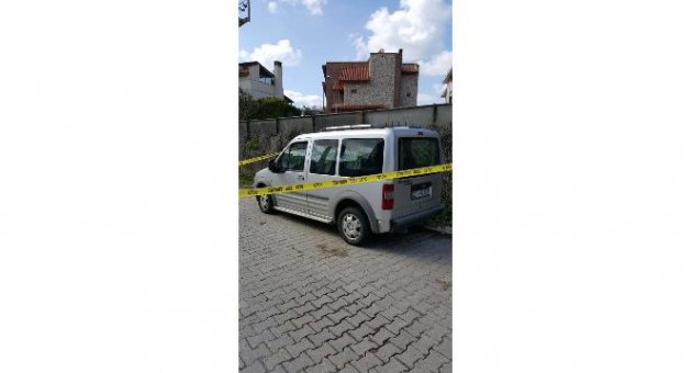 Araç İçerisinde 2 Ceset Bulundu