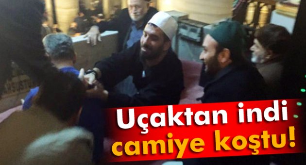 Arda Turan, uçaktan indi Eyüp Sultan Camii'ne koştu