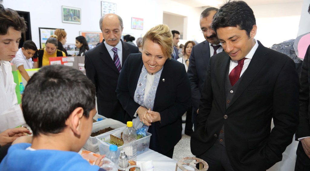 ASİYE HÜSEYİN AKYÜZ OKULU GELECEĞİN BİLİM ADAMLARINI YETİŞTİRİYOR