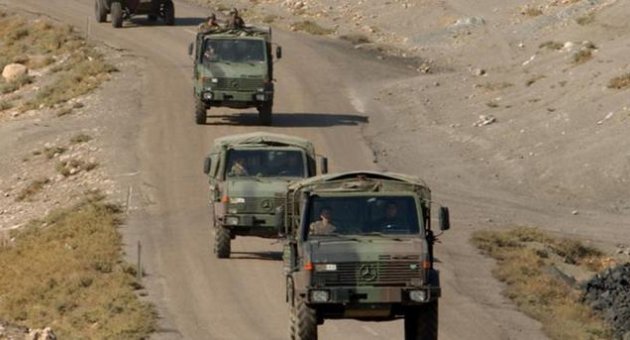 Askeri aracın geçişi sırasında patlama