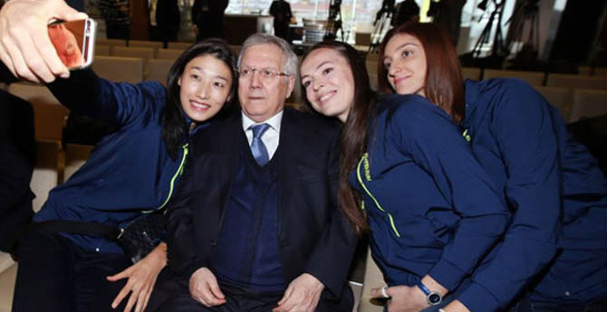 Aziz Yıldırım'dan Kim'e: Seni Artık Evlendirelim