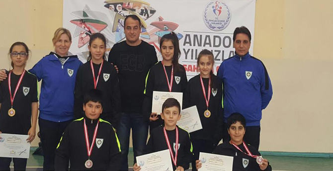 Badminton Takımı Turnuvaya Damga Vurdu 