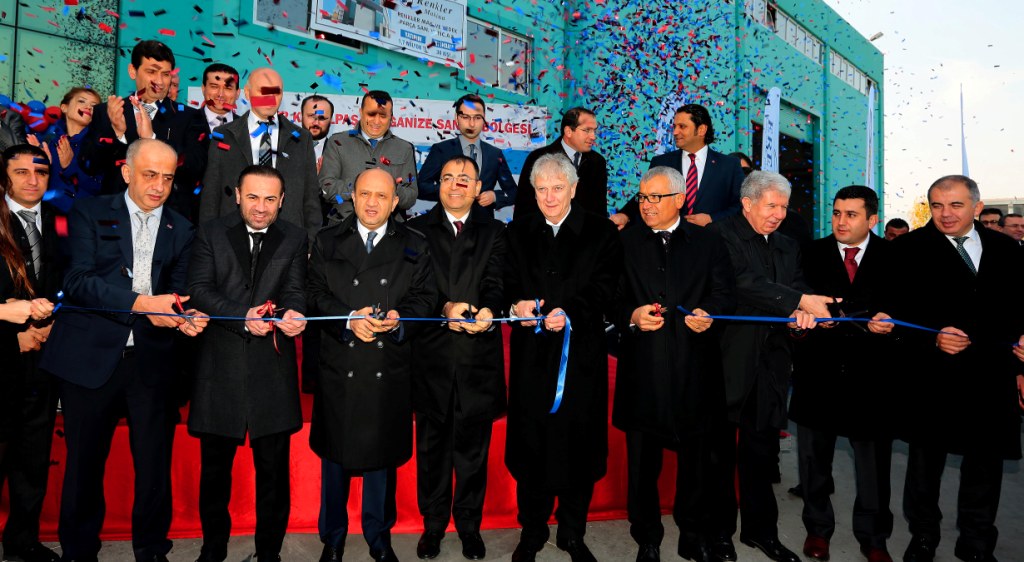 Bakan Işık, İzmir'de açılışa katıldı