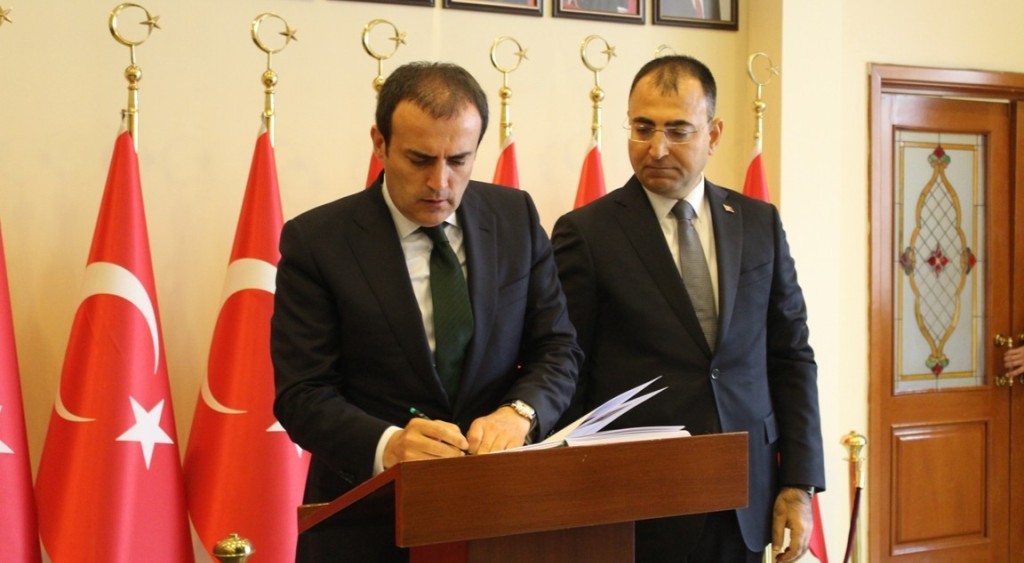 BAKAN ÜNAL'DAN VALİLİK VE AK PARTİ ZİYARETİ