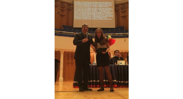 BALBAY DÜNYA GENÇLERİNE SESLENDİ