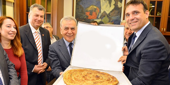 Balkanlar&#039;dan İzmir&#039;e sıcak börekli ziyaret