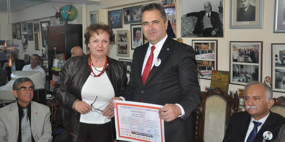 Baro Başkanı'na anlamlı ödül