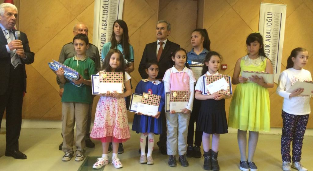 Başarılı bulunan eser sahipleri ödüllerini aldılar