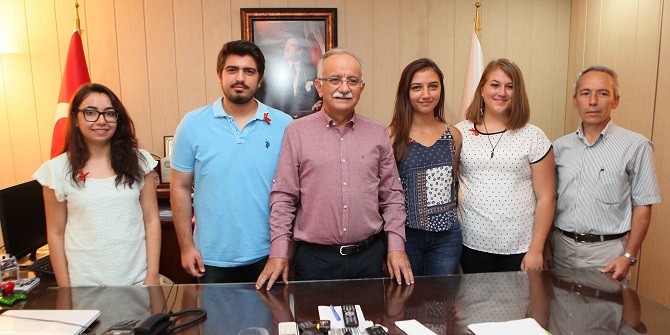 Başarılı öğrencilerden Başkan'a ziyaret