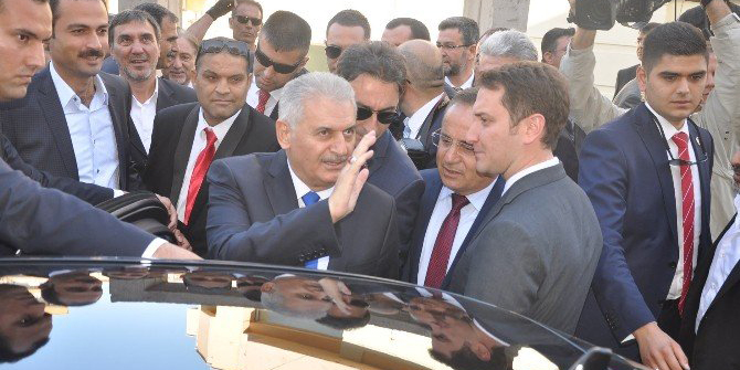 Başbakan cuma namazını o camide kıldı