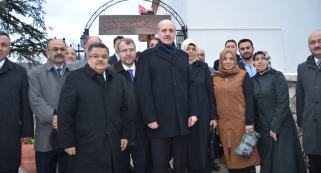 Başbakan Yardımcısı Numan Kurtulmuş Bilecik’te Şeyh Edebali türbesini ziyaret etti