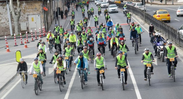 Basın mensupları kendi günlerini pedal çevirerek kutladı