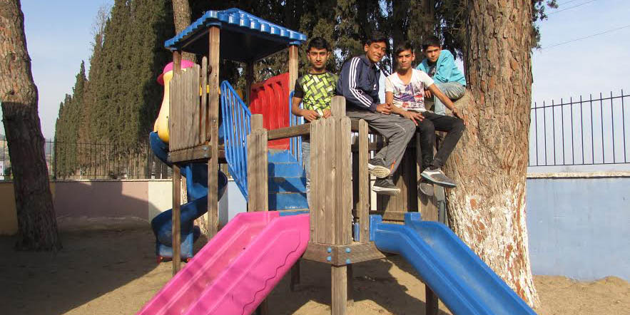 BAŞKAN AMCADAN ÇOCUKLARA OYUN PARKI