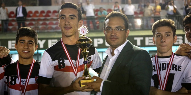 Başkan Atila, şampiyonların kupasını verdi