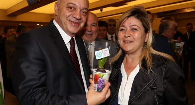 Başkan’dan Meclis’te Kadınlara Jest