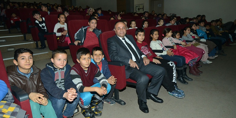Başkan Hasan Arslan Çocuklarla Film İzledi