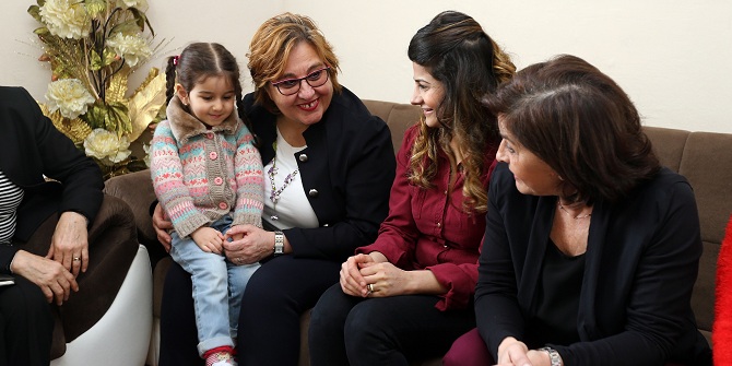 Başkan Pekdaş ev ev geziyor