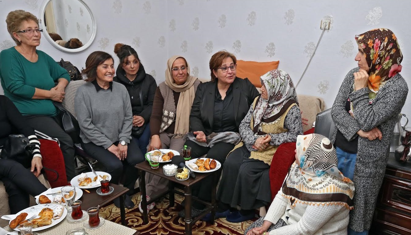 Başkan Pekdaş’tan çat kapı ziyaret