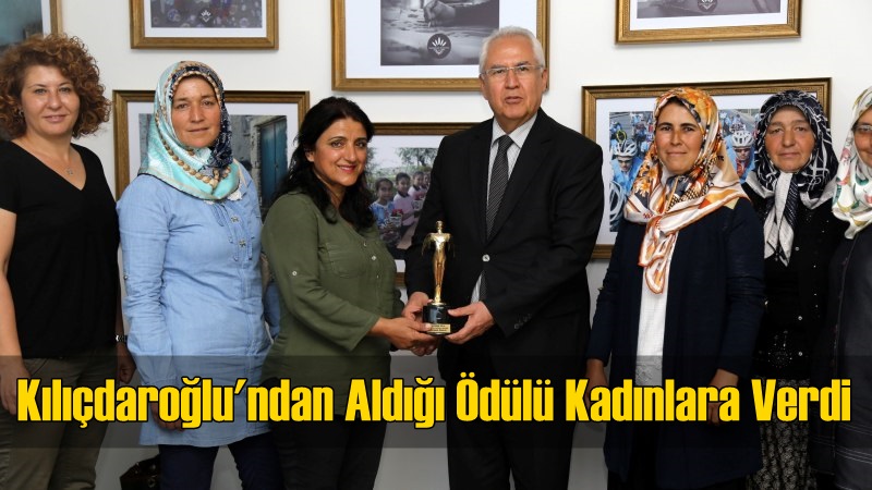 Başkan Selvitopu, Kılıçdaroğlu'ndan Aldığı Ödülü Kadınlara Verdi