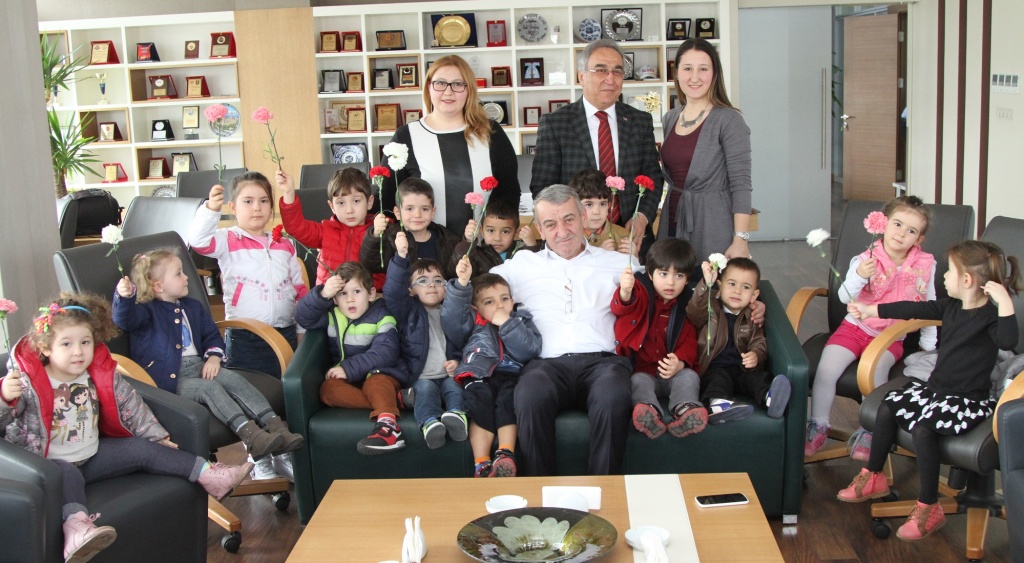 Başkan Şenol’un minik ziyaretçileri