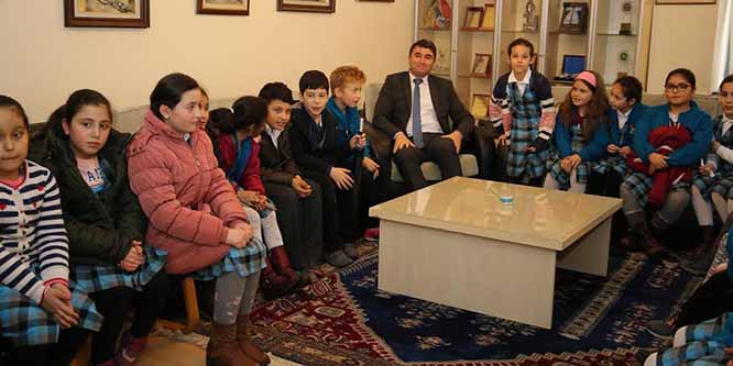 Başkan Tosun’dan Miniklere Yerel Yönetim Dersi