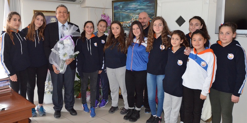 Başkan Tosun, filenin meleklerini ağırladı