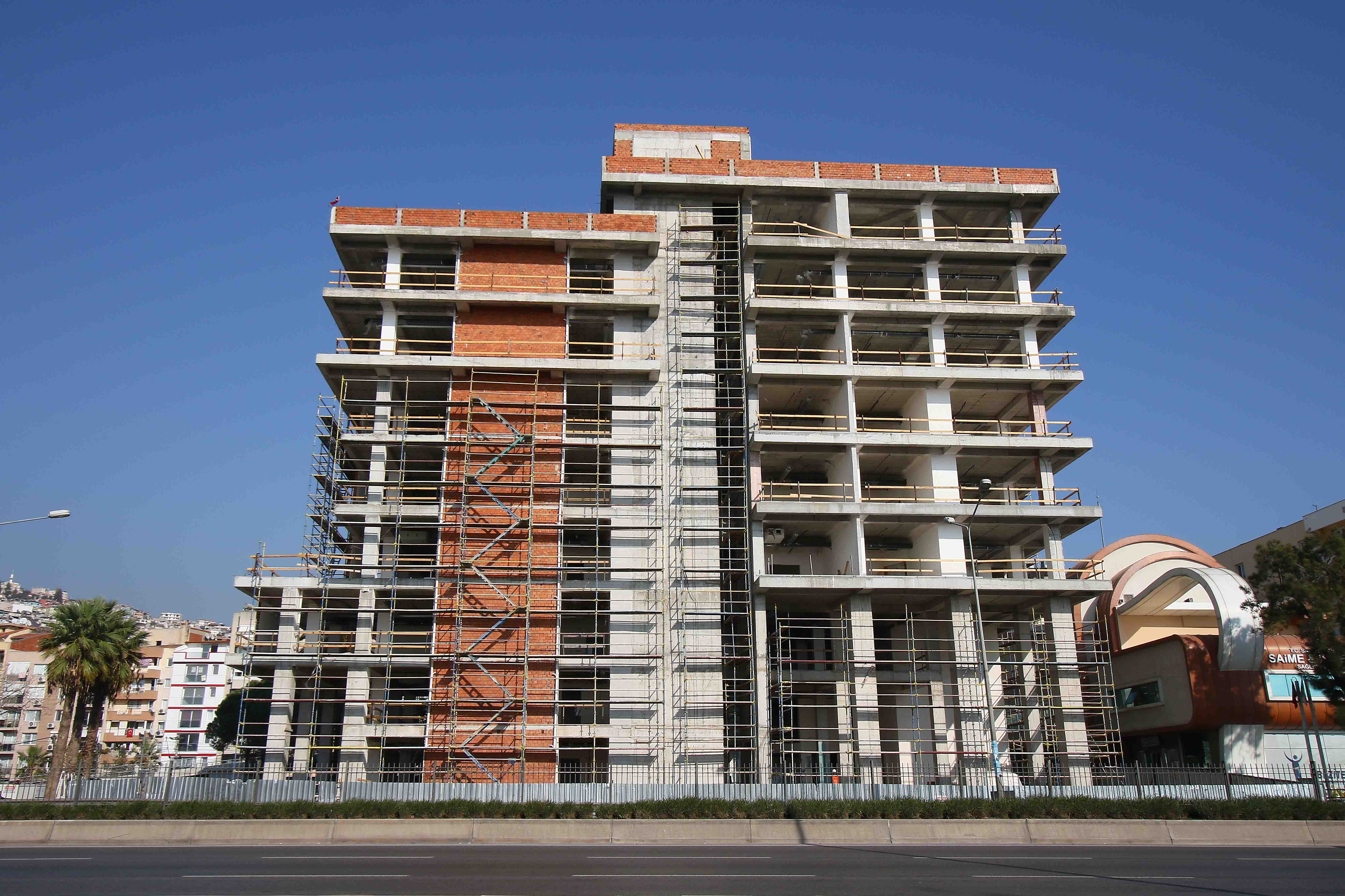 Bayraklı&#039;da hizmet binası tam gaz!