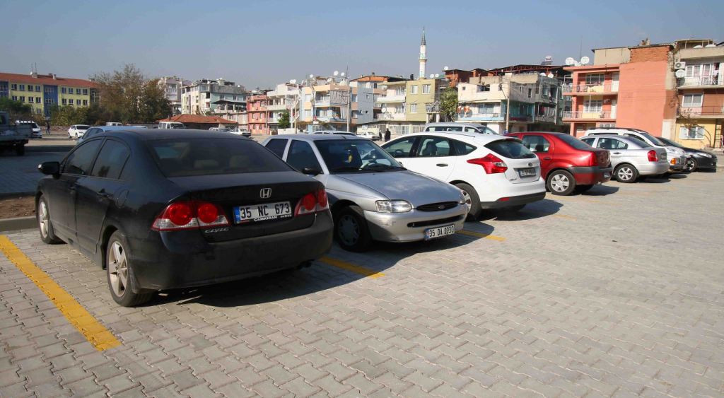 Bayraklı'da sokak aralarında araç kalmayacak