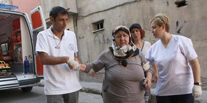 Bayraklı Belediyesi İsmi Teyze'ye Yardım Ediyor