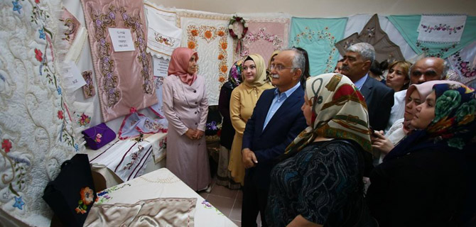 Bayraklı Belediyesi Ücretsiz Kurslarını Açtı